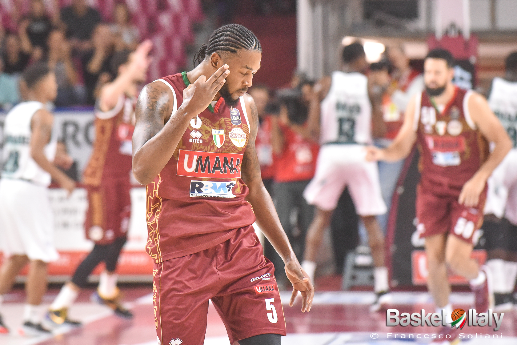 Ultimo quarto da Leoni, la Reyer rimonta da -19, batte Sassari ed è in semifinale!