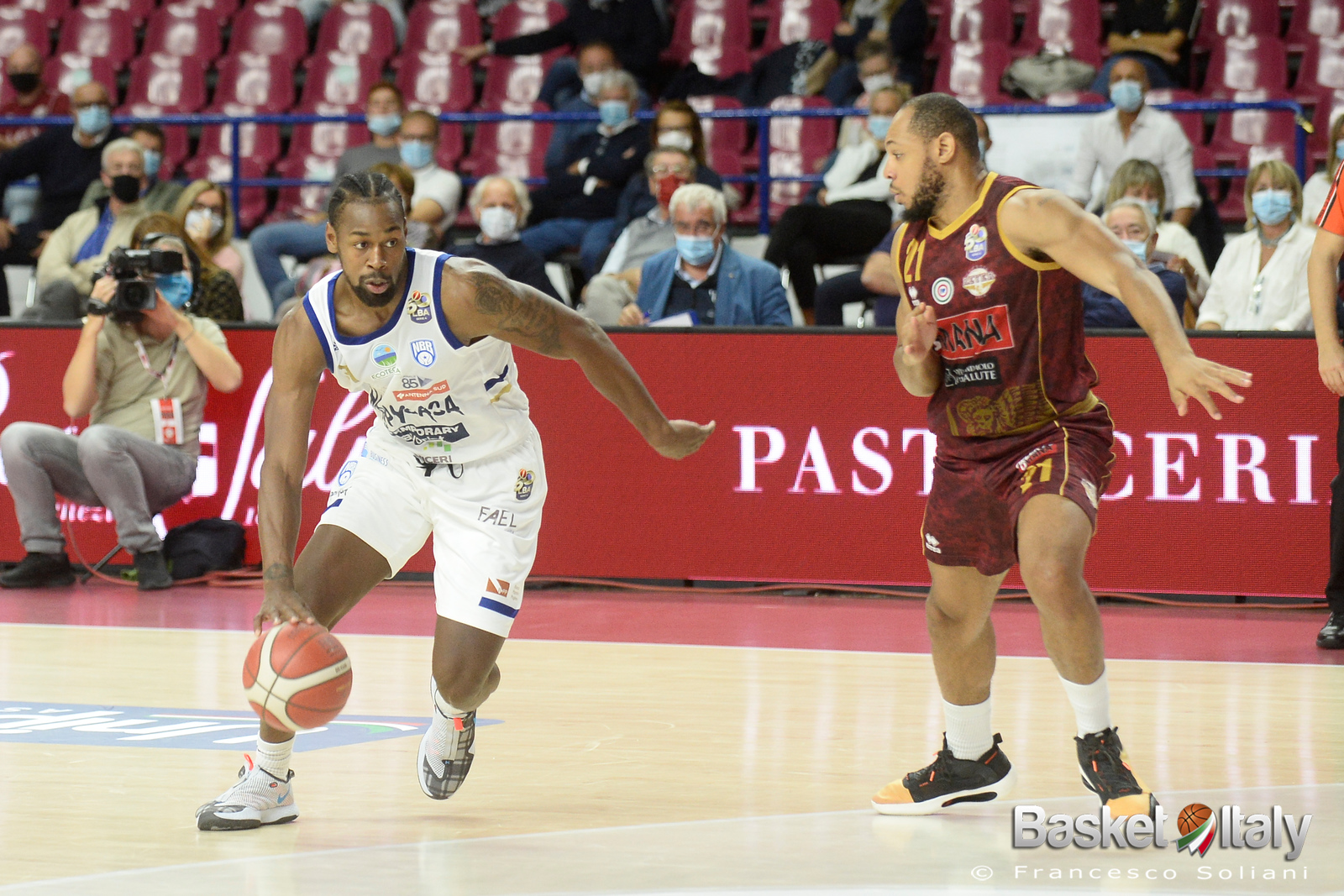 Reggio Emilia lotta ma Brindisi ha la meglio: 76-80 il finale