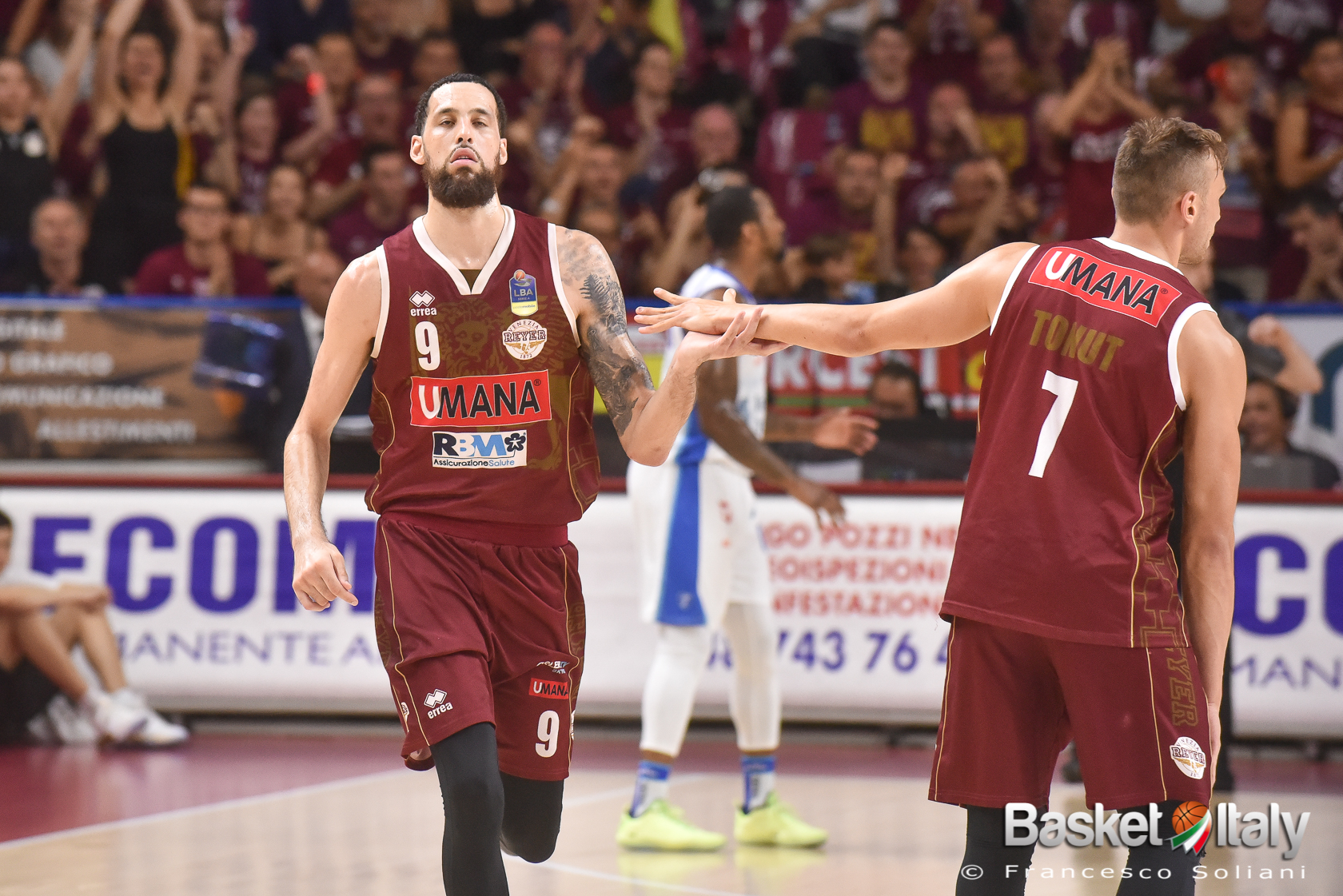 Pazza gara-1, la Reyer piega Sassari dopo un’overtime e si porta sull’1-0