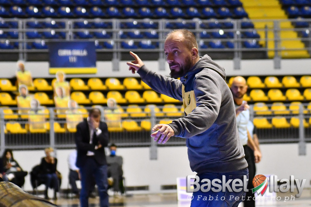 Reale Mutua Basket Torino: Demis Cavina lascia la panchina
