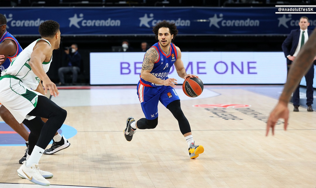 EuroLeague – Strepitoso Larkin, l’Efes sbanca il campo del Baskonia al supplementare