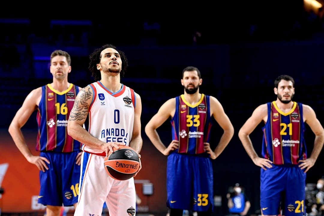 #F4Glory: Efes sul tetto d’Europa, battuto il Barça in una finale emozionante, Micic MVP